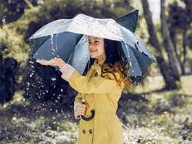 Uma imagem com rvore, exterior, guarda-chuva, pessoa

Descrio gerada com confiana muito alta