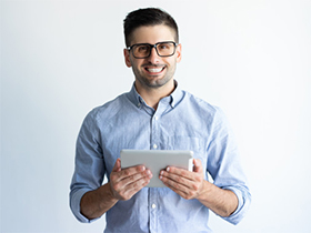 Uma imagem com pessoa, parede, homem, interior

Descrio gerada automaticamente