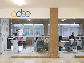 Uma imagem com interior, cho, edifcio, teto

Descrio gerada automaticamente