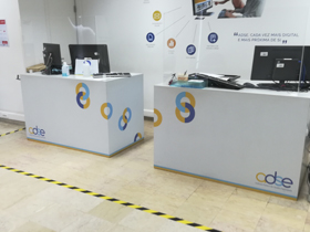 Uma imagem com interior, pequeno, cozinha, sentado

Descrio gerada automaticamente